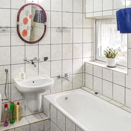 2 Bedroom Beautiful In *