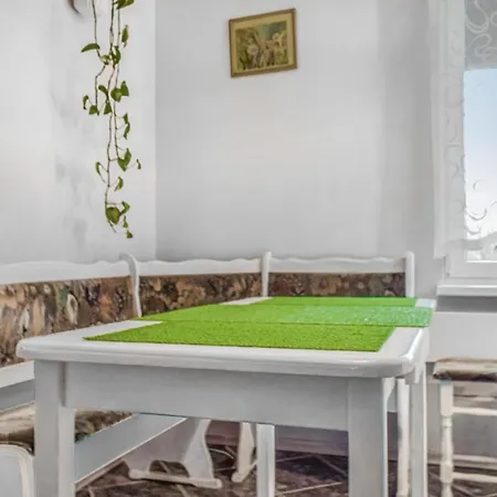 2 Bedroom Beautiful In Апартаменти *